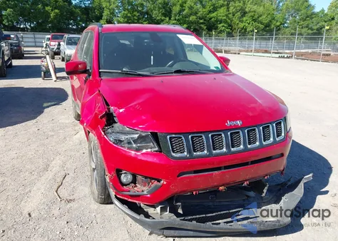 2017 Jeep New Compass Latitude 4X4 из США, поврежденный, VIN 3C4NJDBBXHT666614